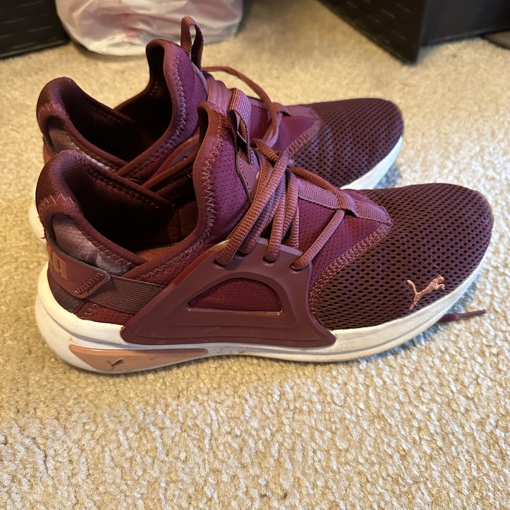 Puma size 10 women’s sneakers